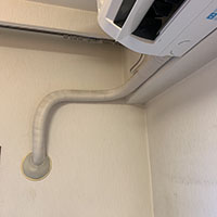 エアコン配管の様子